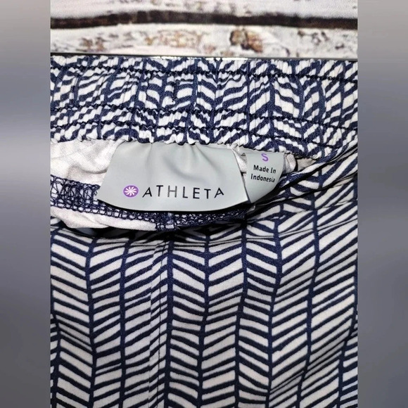 Athleta Tropic Stellar Navy Herringbone Athletic Performance Short size Small - Picture 3 of 6
